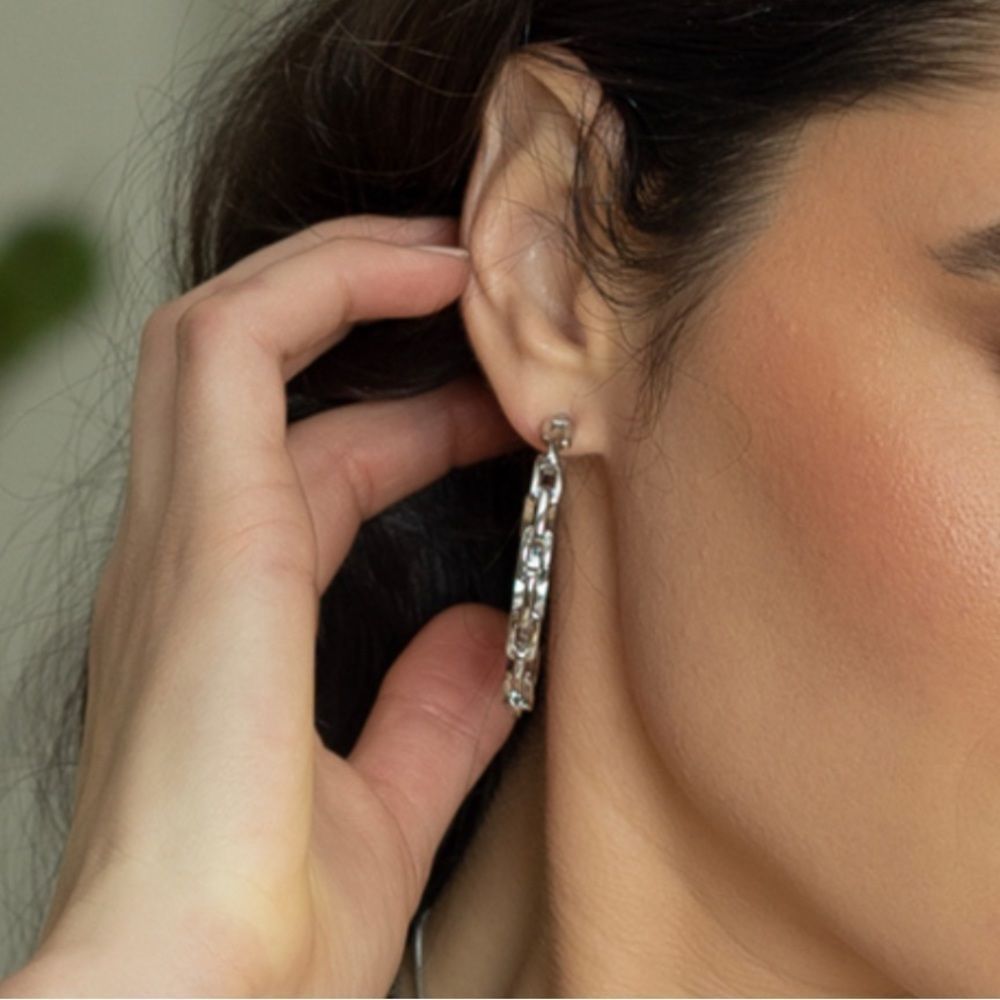 NWT ICONIC CHAINLINK STATEMENT HOOPS CHANTEL SILVER EARRINGS